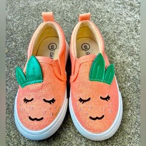 SOLD🚫Cat & Jack Toddler Slip On Peachy Cutie Shoes Sz 6